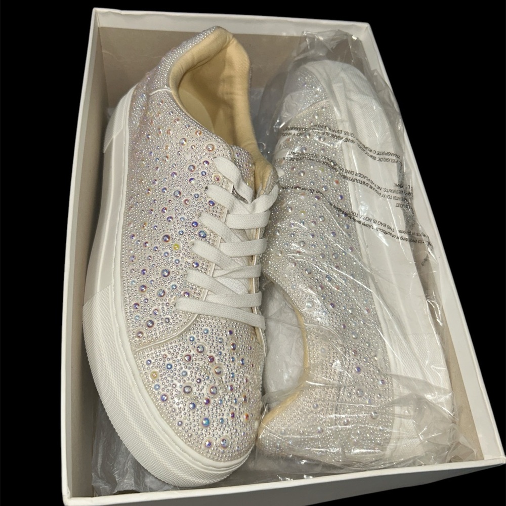 Betsy johnson SIDNY IVORY Sneakers Iridescent Pearl size 11. New Beautiful .NWOT - Picture 3 of 8